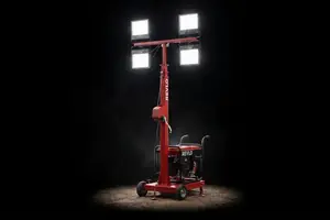 Torre de Iluminação RV 2400 da Revlo iluminando uma área à noite