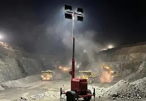 Torre de Iluminação RV 4000 rebocada entre frentes de trabalho